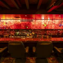  ささやかな癒しを与えるカウンター席