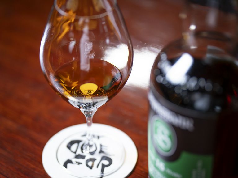 大人な二人のデートにも最適。ゲストに寄り添う一杯と憩いの空間