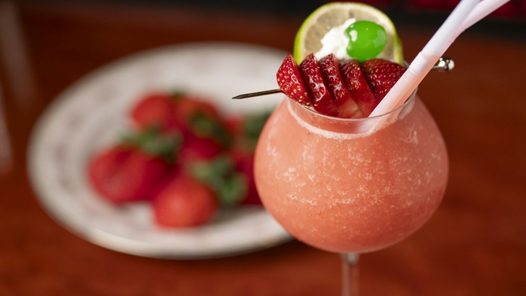 各地の旬を楽しむ『季節のフルーツカクテル』は必見