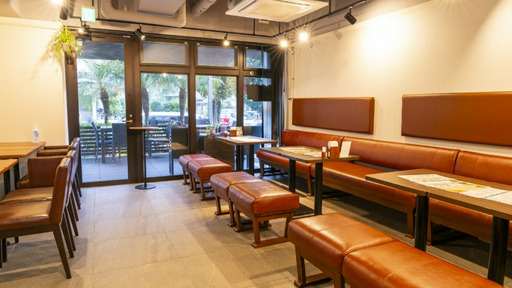 都会の喧騒を忘れる空間。青い海と風を感じるマリーナリゾート