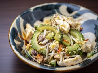ゴーヤーのほどよい苦みと、島豆腐・豚肉の旨みが絶妙なバランス『ゴーヤーチャンプルー』