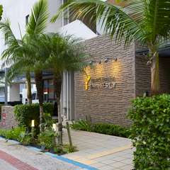 トロピカルビーチ近く。自然と調和した空間で、心安らぐ一時を