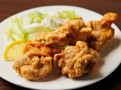 オーダー率7割以上。人気NO.1メニュー『シママース若鶏唐揚げ』