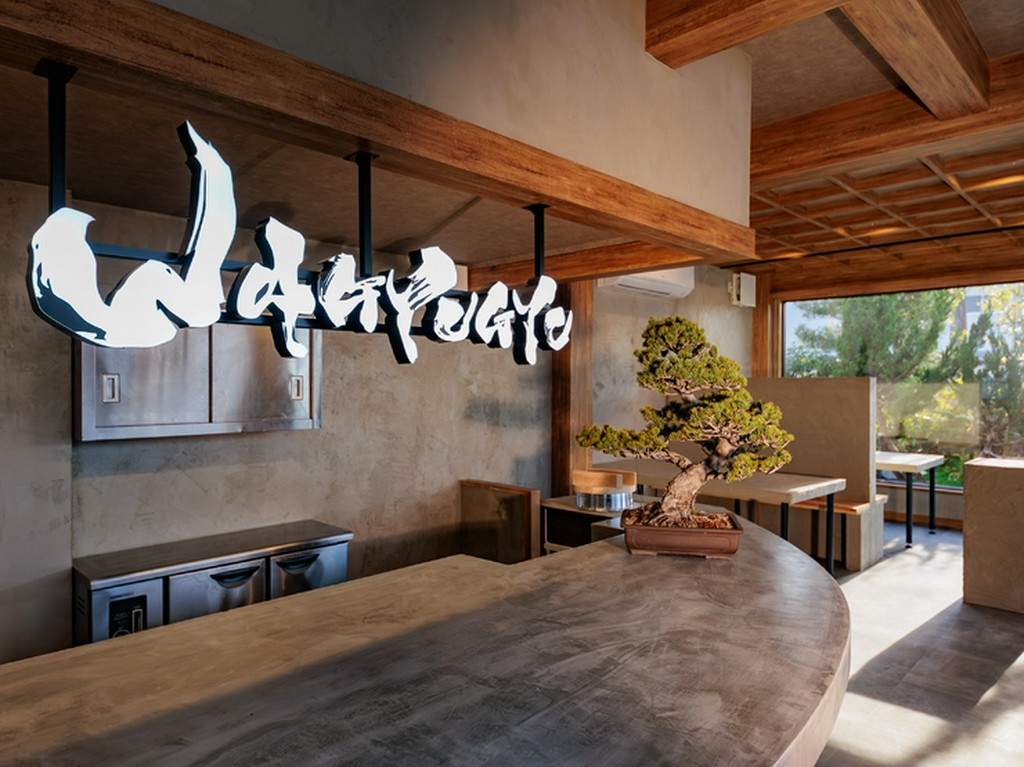 まるで武士の道場。和の美学が息づく、武士のための洋食処