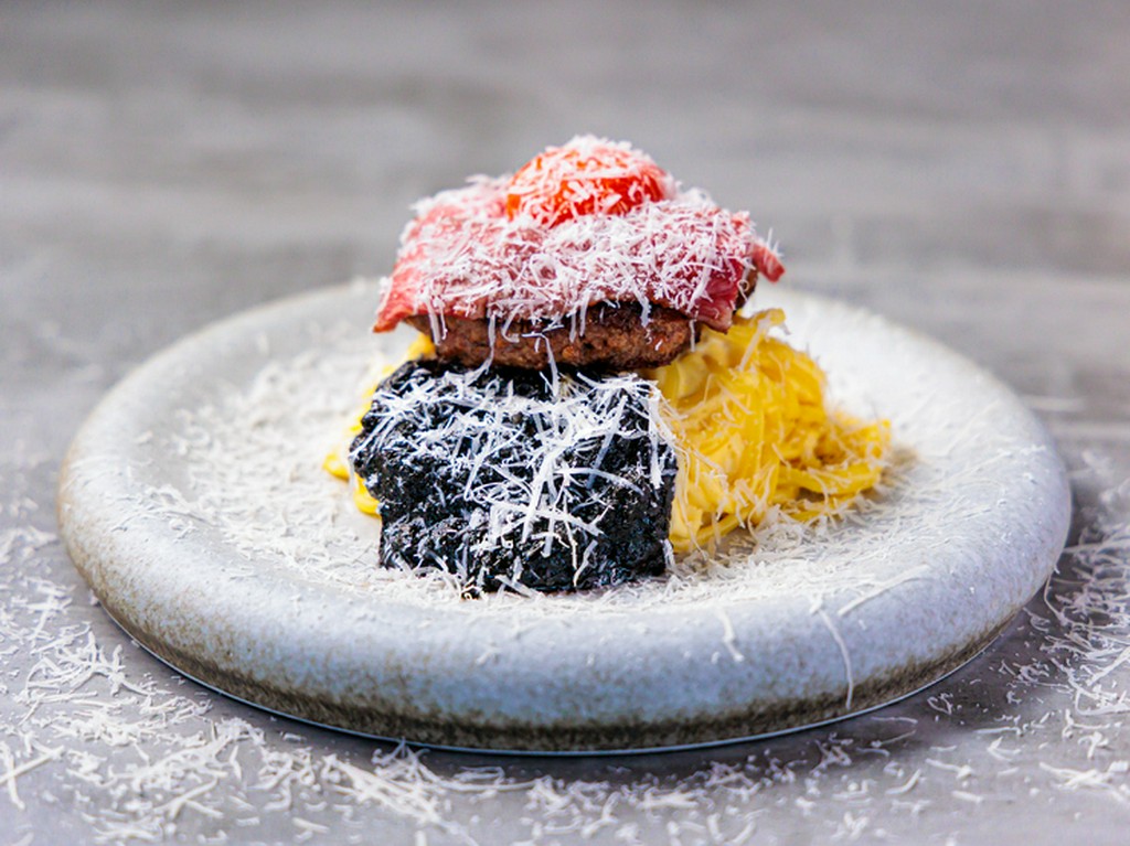 和牛牛のせ海苔黒カルボナーラ