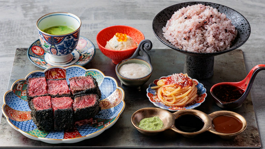 外はサクッ、中はレアの衝撃『洋食被れのビフカツ』