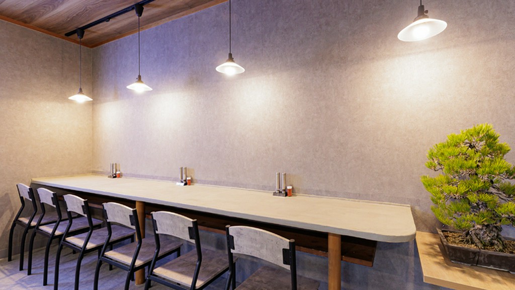 一人旅のランチや仕事帰りのちょっと一杯にも利便性が抜群