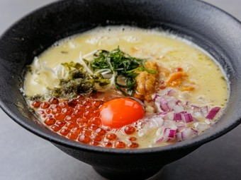 名前の通り「浮世離れ」した贅沢な一杯『浮世離れのウニイクララーメン』