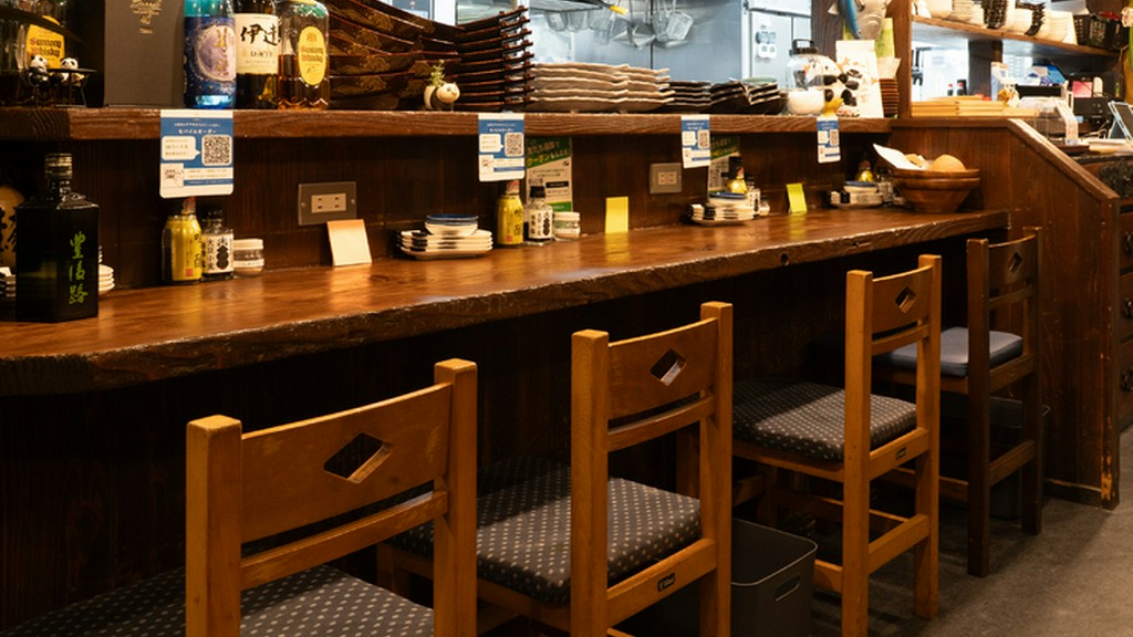 憩いのカウンターはお一人様、大人デートにも最適