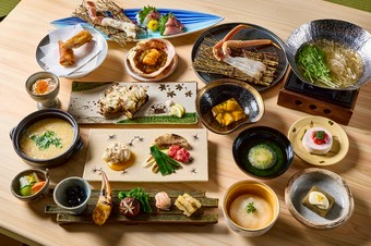 活ズワイ蟹を余すことなく味わい尽くす、蟹大の最上位コース。特別なひとときをお楽しみください。