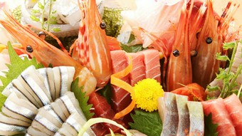 淡路島漁港から毎日届く旬魚を使用し鮮度と旨みを存分に味わえる自慢のおすすめ海鮮料理です