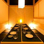 店内は落ち着いた和の雰囲気が漂い、扉付きの完全個室を中心に構成されています。