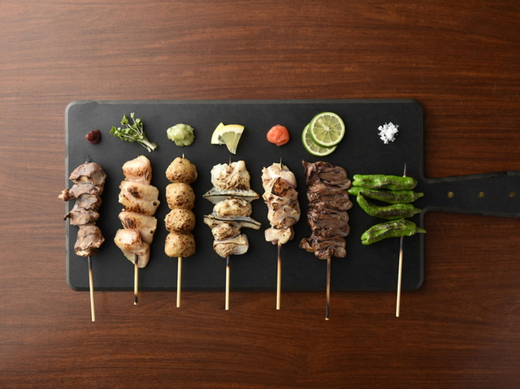 香ばしさと旨みを引き出す丁寧な焼きにこだわった何本でも楽しめるおすすめ焼き鳥