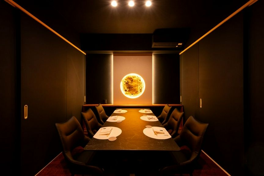 格式を静かに語る、洗練された和の設えと穏やかな時間