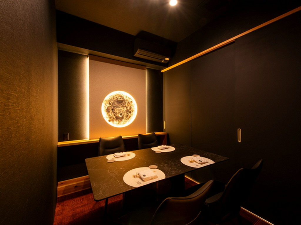 格式を静かに語る、洗練された和の設えと穏やかな時間