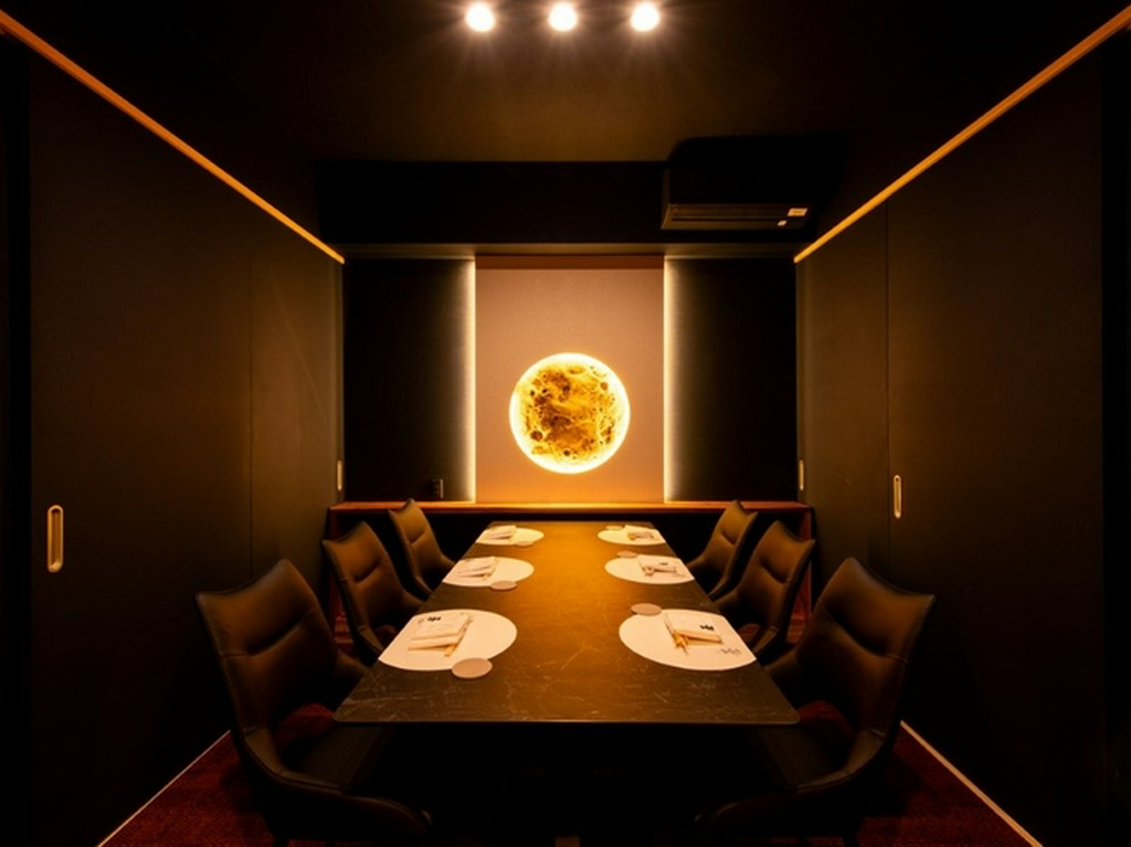 格式を静かに語る、洗練された和の設えと穏やかな時間