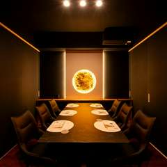 「月」を愛で、美酒に酔いしれる空間