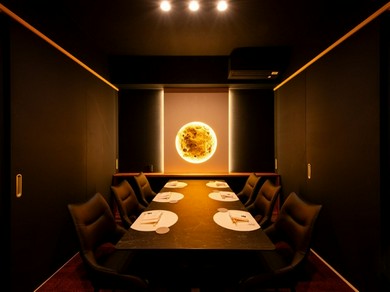 「月」を愛で、美酒に酔いしれる空間