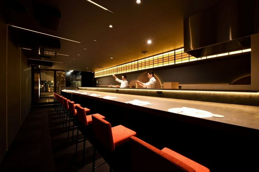 用途で選べる上質な空間、五感で愉しむカウンターと個室