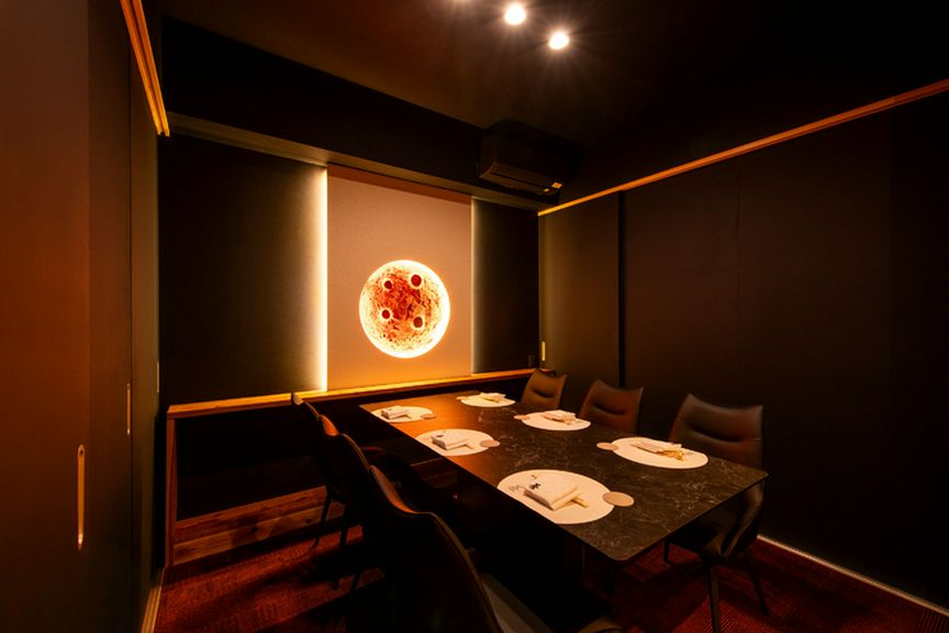 格式を静かに語る、洗練された和の設えと穏やかな時間