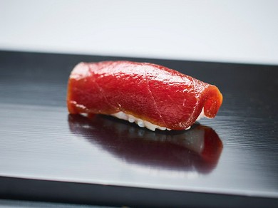 至福の一貫！メディアも唸る『秘伝の本鮪の漬け握り』
