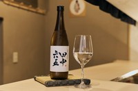 ・産土（熊本）
・而今（三重）
・五凛（石川）
・田中六十五（福岡）
・伯楽星（宮城）
・日高見（宮城）
・新政（秋田）
・黒龍（福井）
・本日の日本酒

ラインナップは順次変わります。詳細は店舗でご案内。