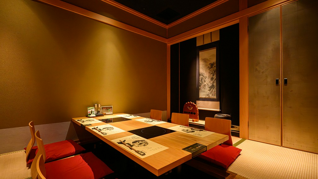 和室掘りごたつ個室、半個室テーブル席が多く、ゆっくり憩える