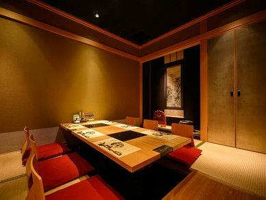 和室掘りごたつ個室、半個室テーブル席が多く、ゆっくり憩える