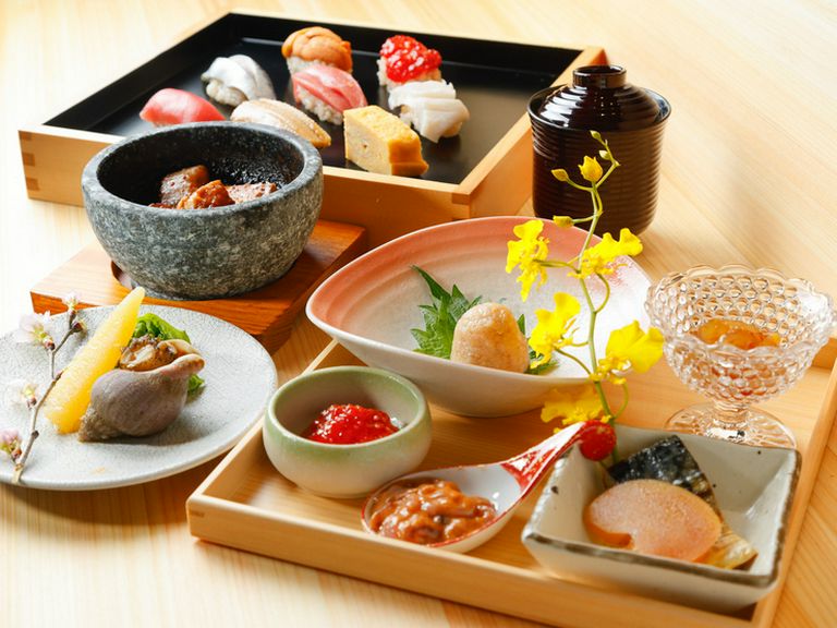 おつまみ7品と握り8貫。日常のちょっとしたご褒美にオススメのコース『おまかせ鮨』