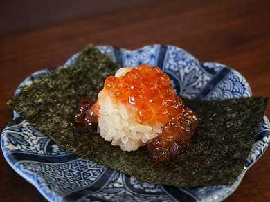 濃厚な旨味が広がる「生うに・いくら」