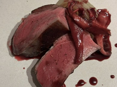 一つ一つに想いを込めた『鹿肉のポシェ　赤ワインソース』