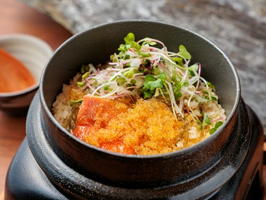 最高級コシヒカリ使用。昆布出汁と素材の旨みが凝縮された『釜めし』