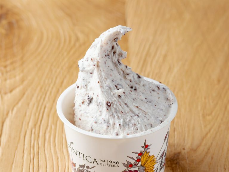 迷ったらまずこれ。ミルクのやさしい甘さとチョコチップの軽快な食感が楽しめる『チョコチップ』