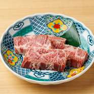 きめ細かくやわらかい上質部位。赤身の旨みと程よい脂のバランスが特徴です。