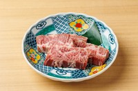 きめ細かくやわらかい上質部位。赤身の旨みと程よい脂のバランスが特徴です。