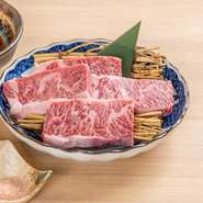 より繊細な肉の食感と、甘みと旨みが際立つ濃厚な味わいを楽しめる特上ハラミ。食肉処理場近くという立地を活かし、鮮度・質にとことんこだわった逸品。来店時はぜひチェックいただきたい数量限定メニューです。
