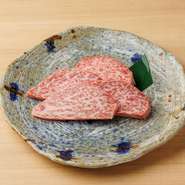 赤身と脂のバランスが良い上質部位。柔らかく上品な味わい。