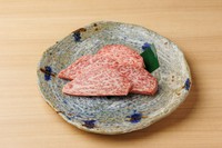 赤身と脂のバランスが良い上質部位。柔らかく上品な味わい。