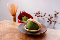 本格的な和の味わいを堪能したい方に。抹茶ならではのほどよい苦味と深いコクが広がるアイスは、最中の香ばしさとも見事に調和し、極上のお肉を味わった後の締めくくりにふさわしい贅沢な一品です。