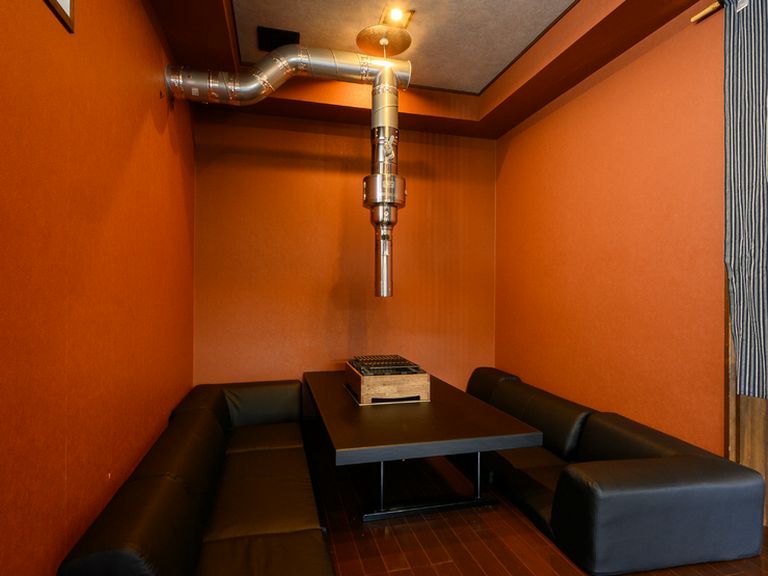 小上がり席はソファー仕様。子供連れファミリーの利用にオススメ