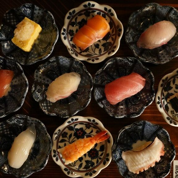 一貫から気軽に楽しめる『百圓寿司』