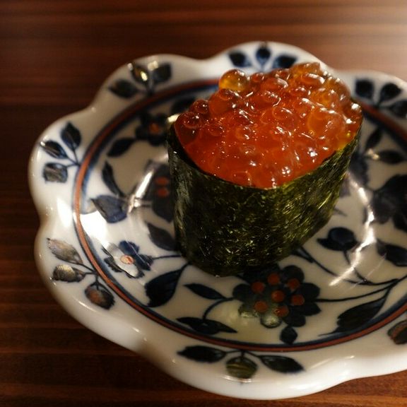 いくらを贅沢に味わう特別な一貫『贅沢いくら』