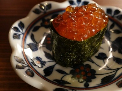 いくらを贅沢に味わう特別な一貫『贅沢いくら』