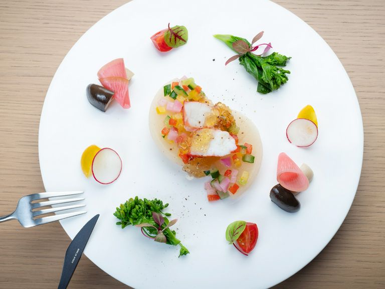 新しさと驚き、ほっと和む懐かしさが共存する創作フレンチ