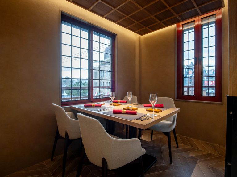 国の登録有形文化財である南座を望む、落ち着いた個室を完備