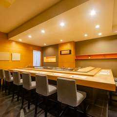 料理の香りやライブ感を楽しめるカウンター席