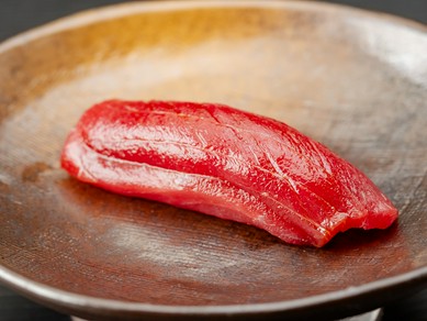 こだわり抜いた素材の質で魅せる。鮨の花形『鮪』