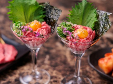 “乾杯”はお肉で華やかに『カクテルタン』