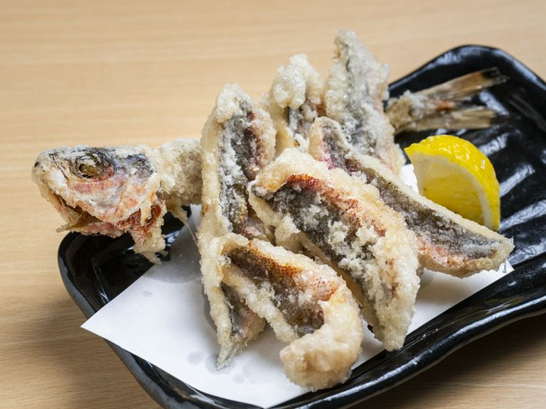 軽やかなつまみから食べ応えのある料理まで、南国の恵みが充実