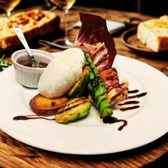 季節の野菜のグリル ポーチドエッグと生ハム添え